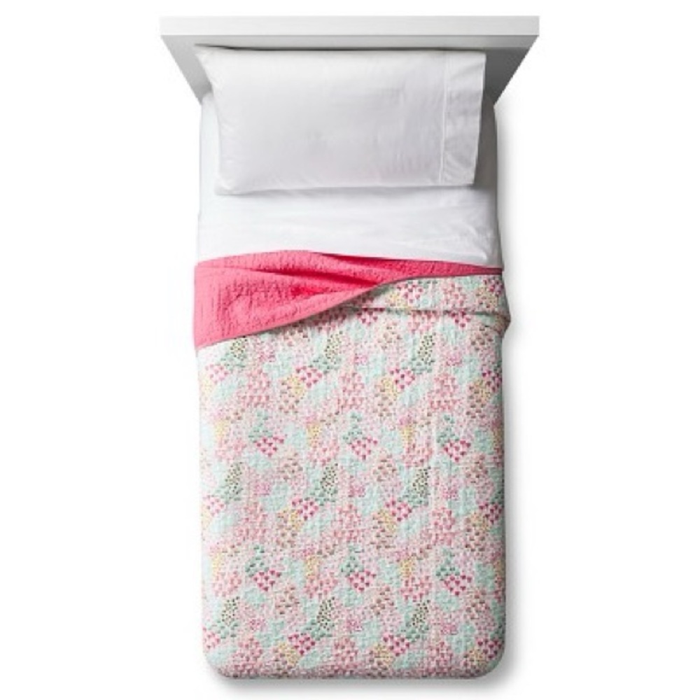 Pillowfort floral full/queen quilt